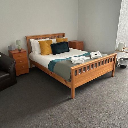 The Wheatley Hotel 唐克斯特 外观 照片