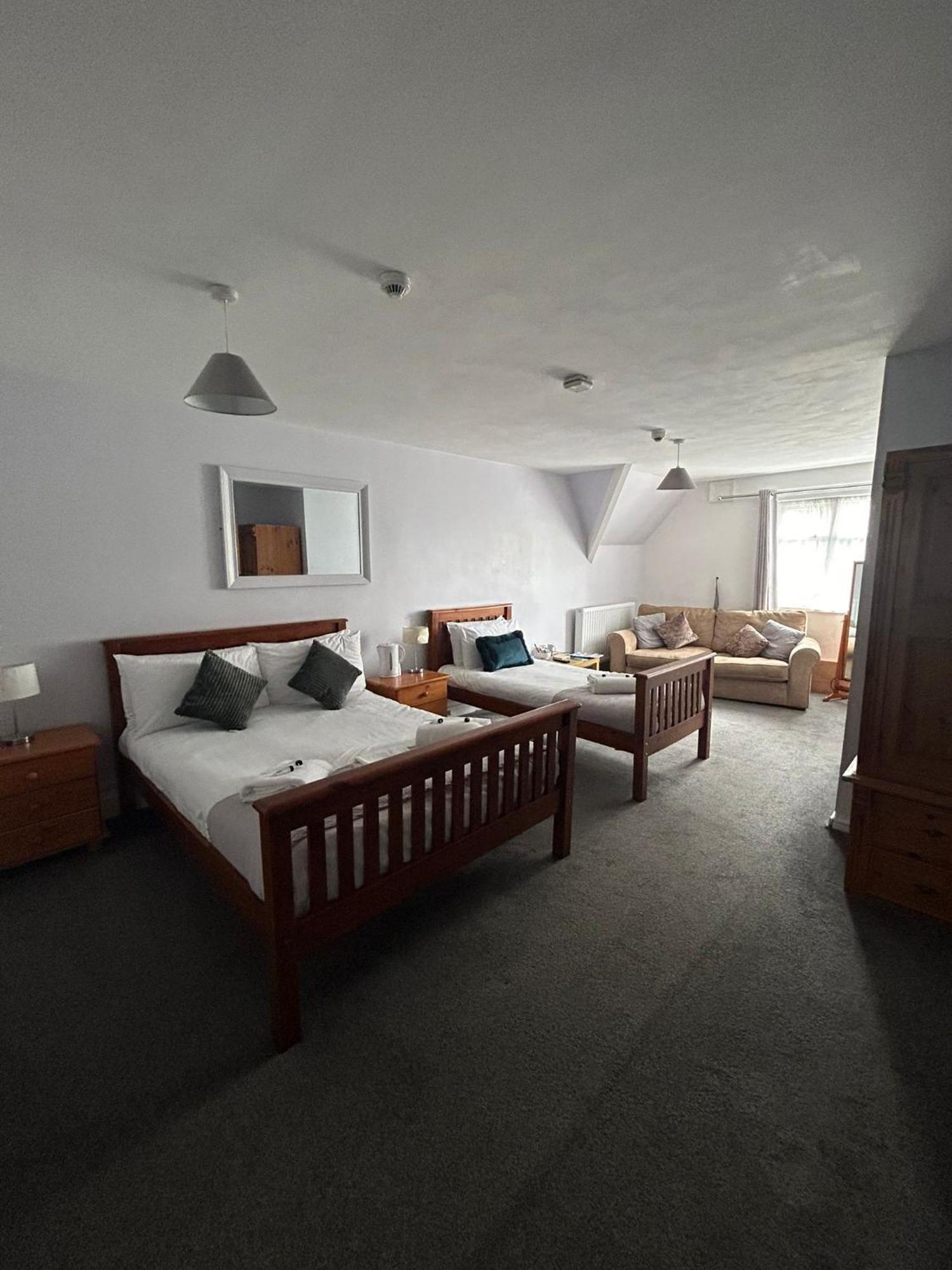 The Wheatley Hotel 唐克斯特 外观 照片