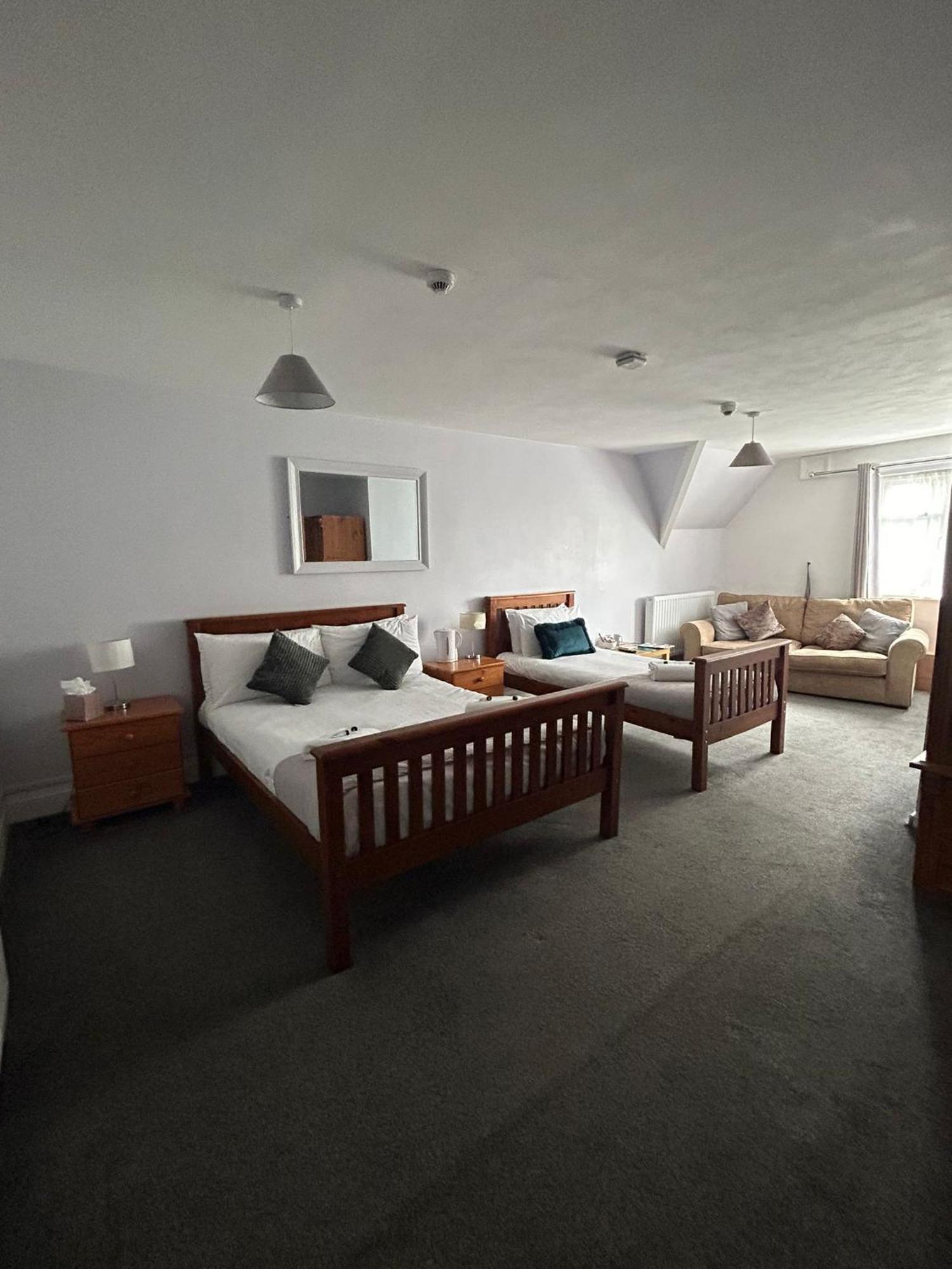 The Wheatley Hotel 唐克斯特 外观 照片