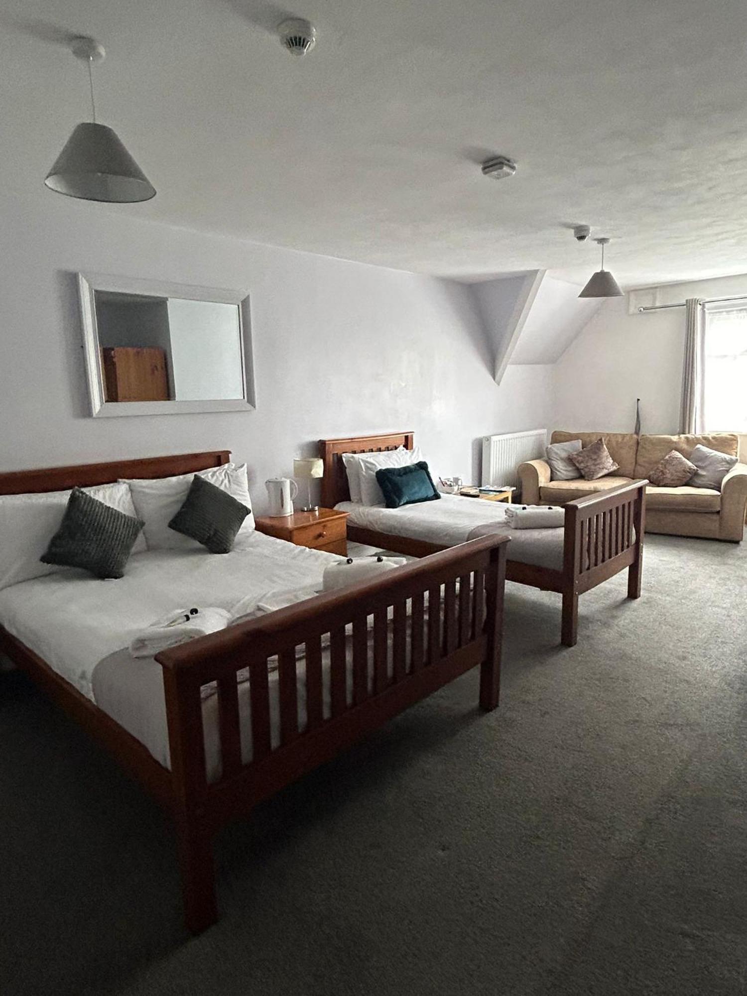 The Wheatley Hotel 唐克斯特 外观 照片
