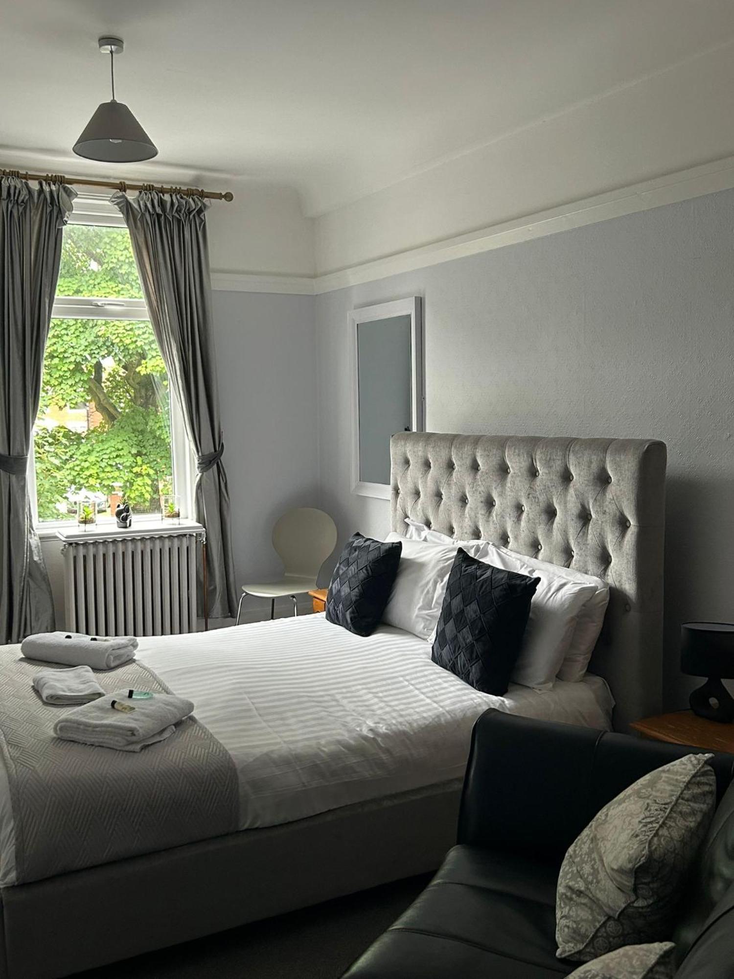 The Wheatley Hotel 唐克斯特 外观 照片