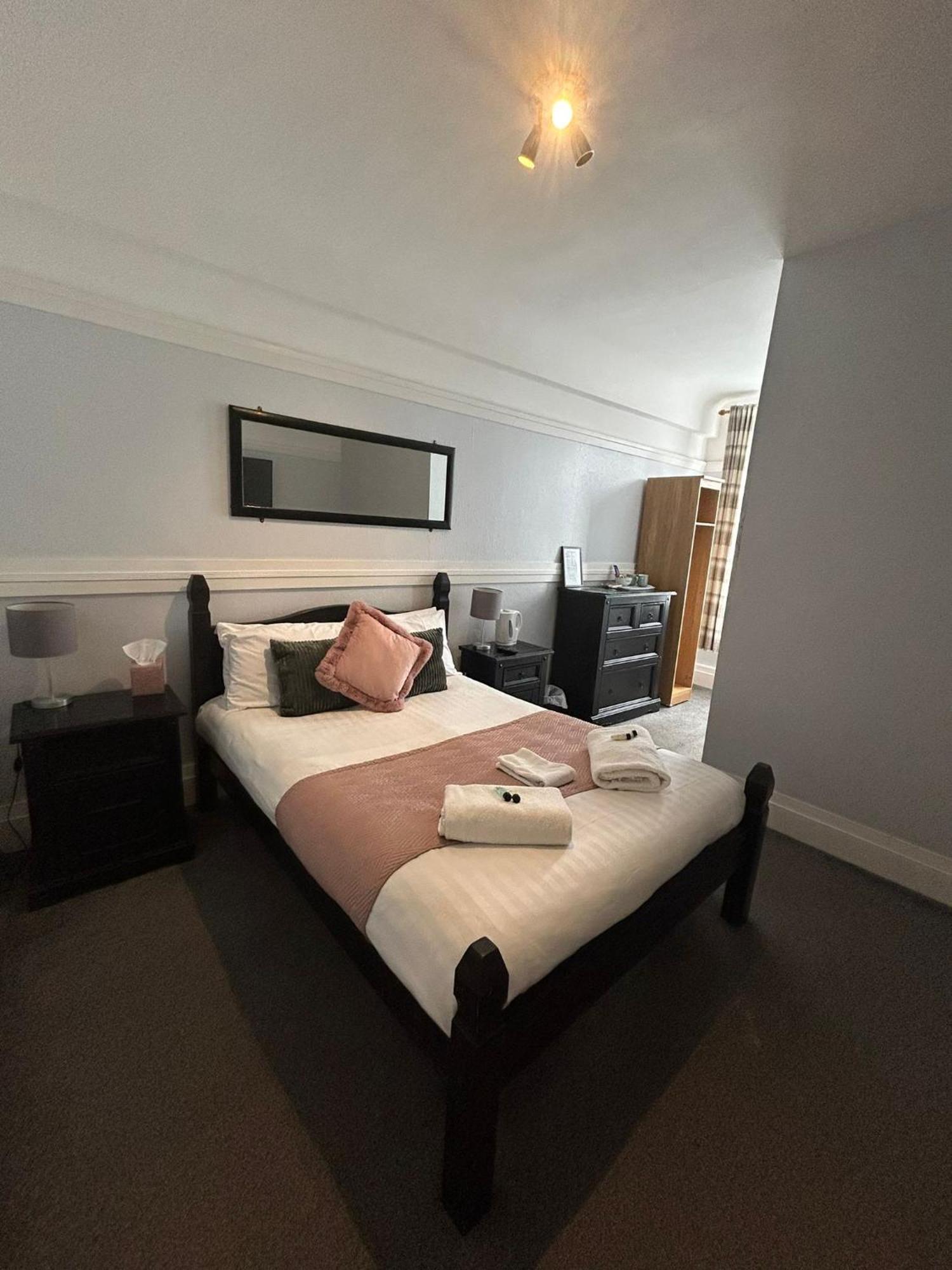 The Wheatley Hotel 唐克斯特 外观 照片